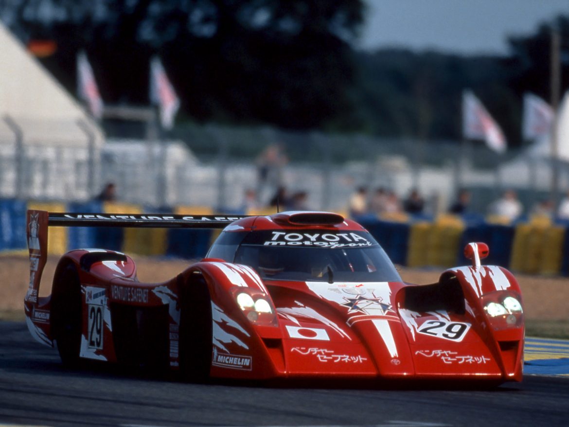 El ascenso de Toyota hacia los GT1. Toyota GT-One TS020 1998.